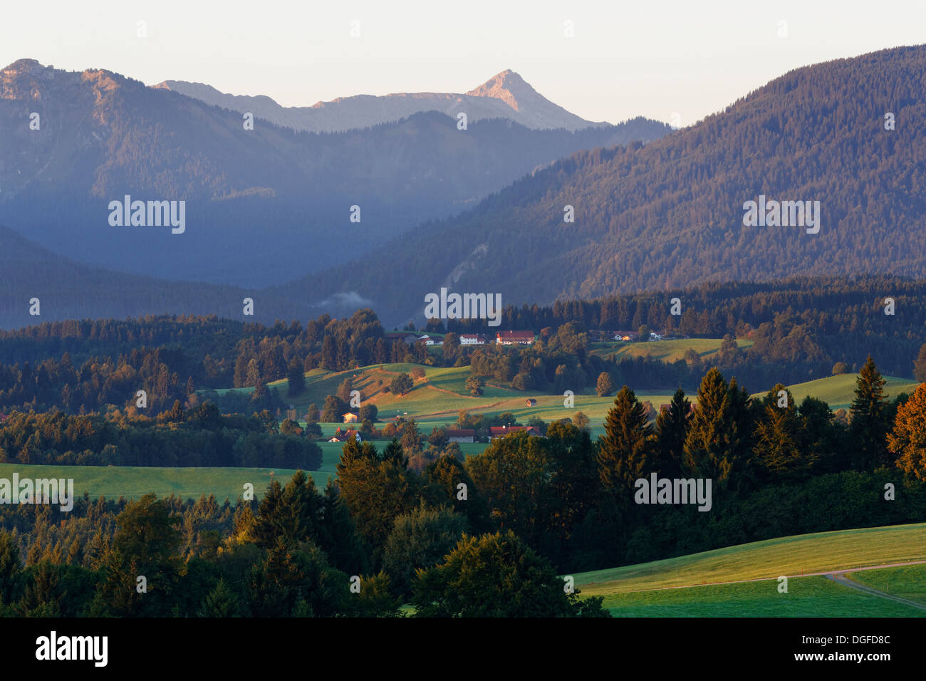 Landschaft in das Alpenvorland Morgen Stimmung, Schönberg, Rottenbuch, Pfaffenwinkel Region, Upper Bavaria, Bavaria, Germany Stockfoto