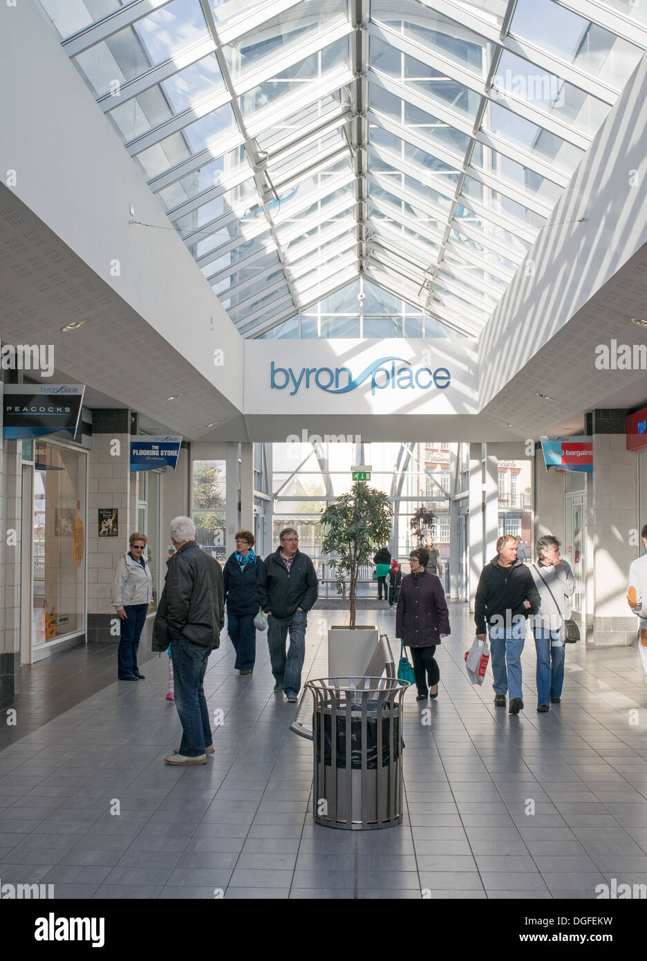 Innenansicht des Byron Place Einkaufszentrum Seaham, Nord-Ost-England, UK Stockfoto