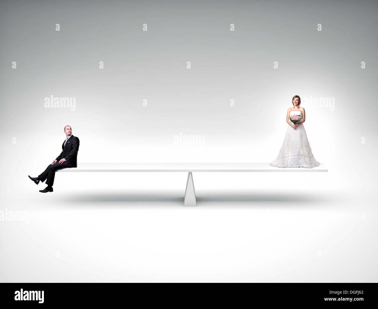 Bräutigam und Braut in falsche Gleichgewicht Stockfoto