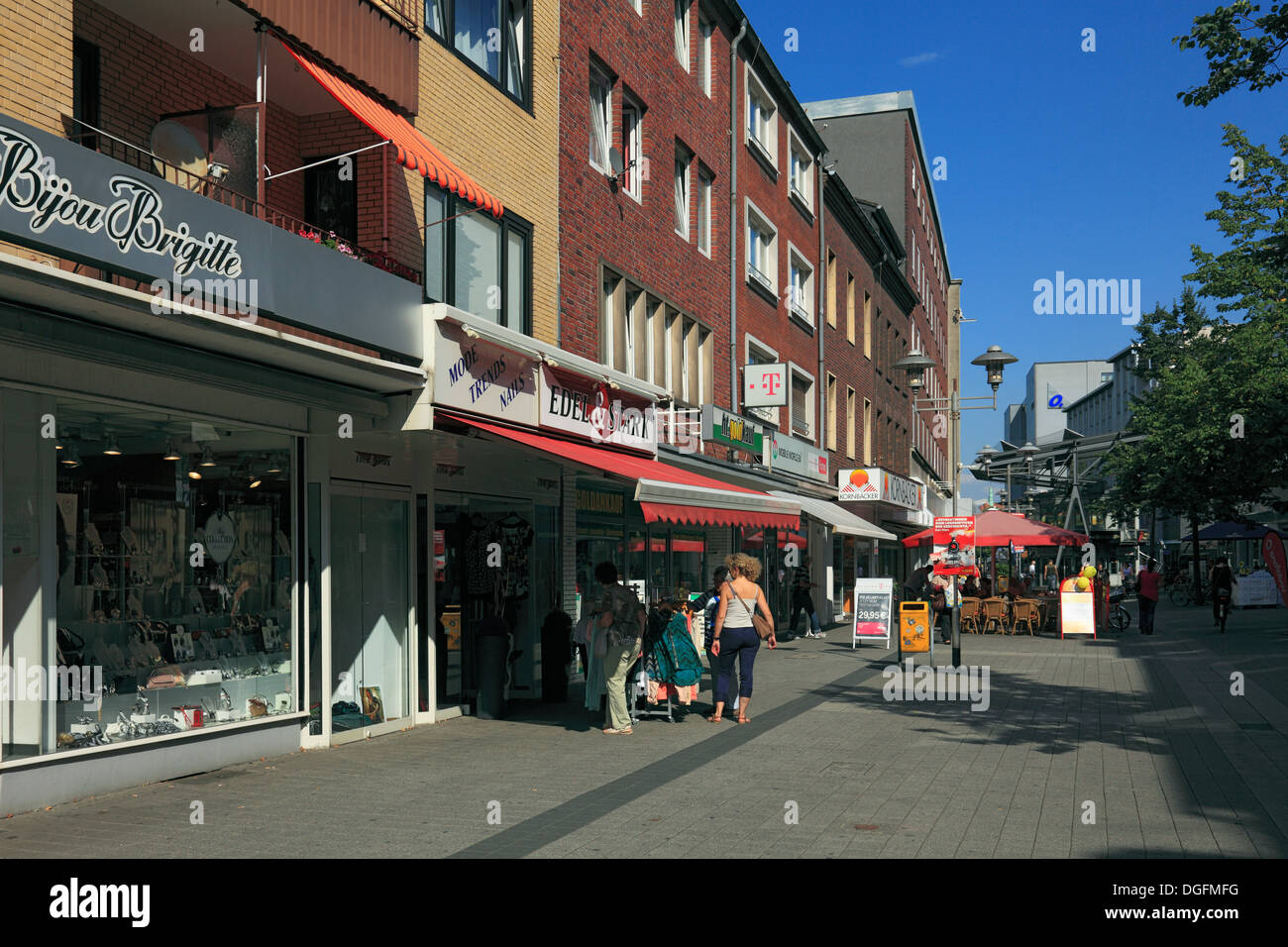 Einkaufszentrum fußgängerzone bahnhofstraße Fotos und Bildmaterial in