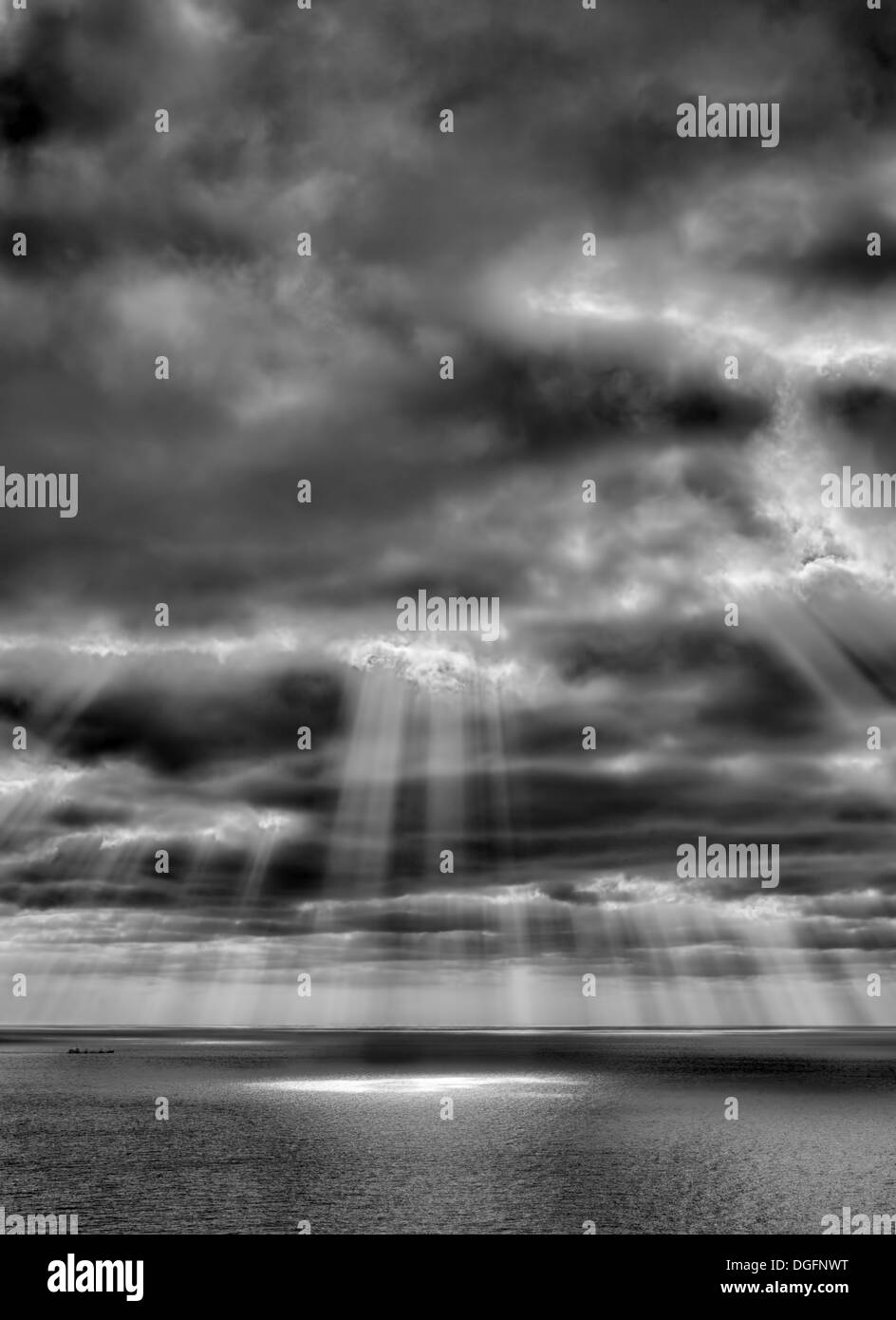 Sturm auf dem Meer nach einem Regen. HDR-Bild Stockfoto