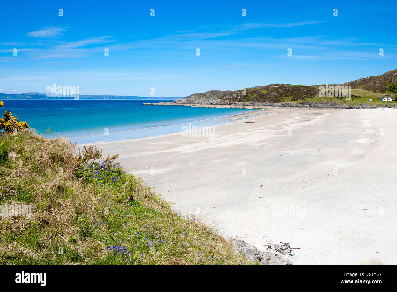 Camusdarach Strand mit der Isle Of Skye am Horizont Stockfoto