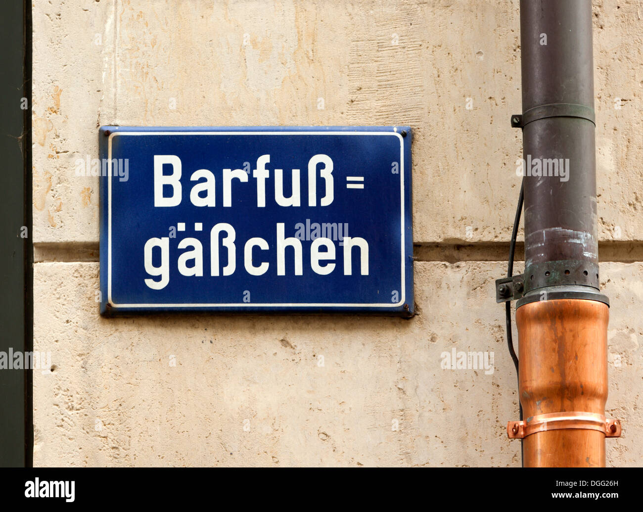 Straßenname Zeichen der Barfußgäßchen in Leipzig Stockfoto