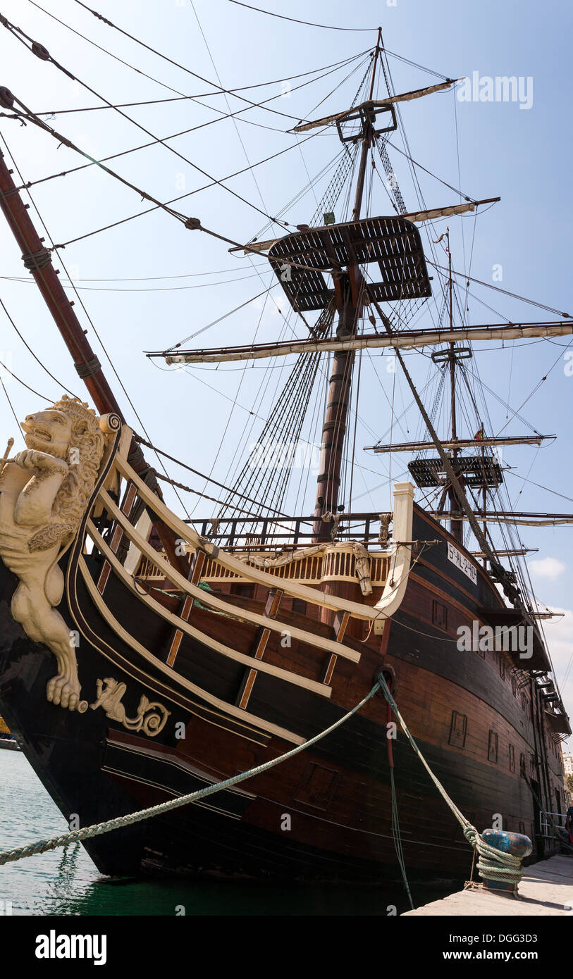 Quadratische manipulierten Schiff "Santisima Trindad" neben Malaga Kai. Spanien Stockfoto