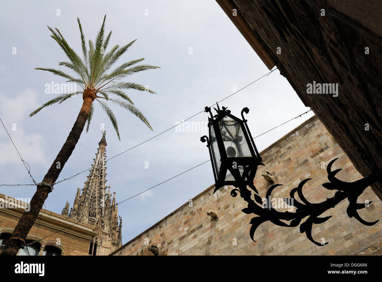 Gotische Laterne im Rathaushof, Casa de L'Ardiaca gotische Viertel Barri Gotic, Barcelona, Katalonien, Spanien, Europa Stockfoto