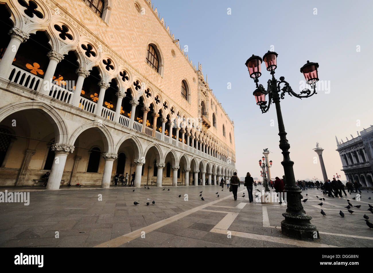 Straße Licht, Dogenpalast Palast, Palazzo Ducale, Piazzetta San Marco, San Marco Square, Venedig, Venezia, Veneto, Italien, Europa Stockfoto