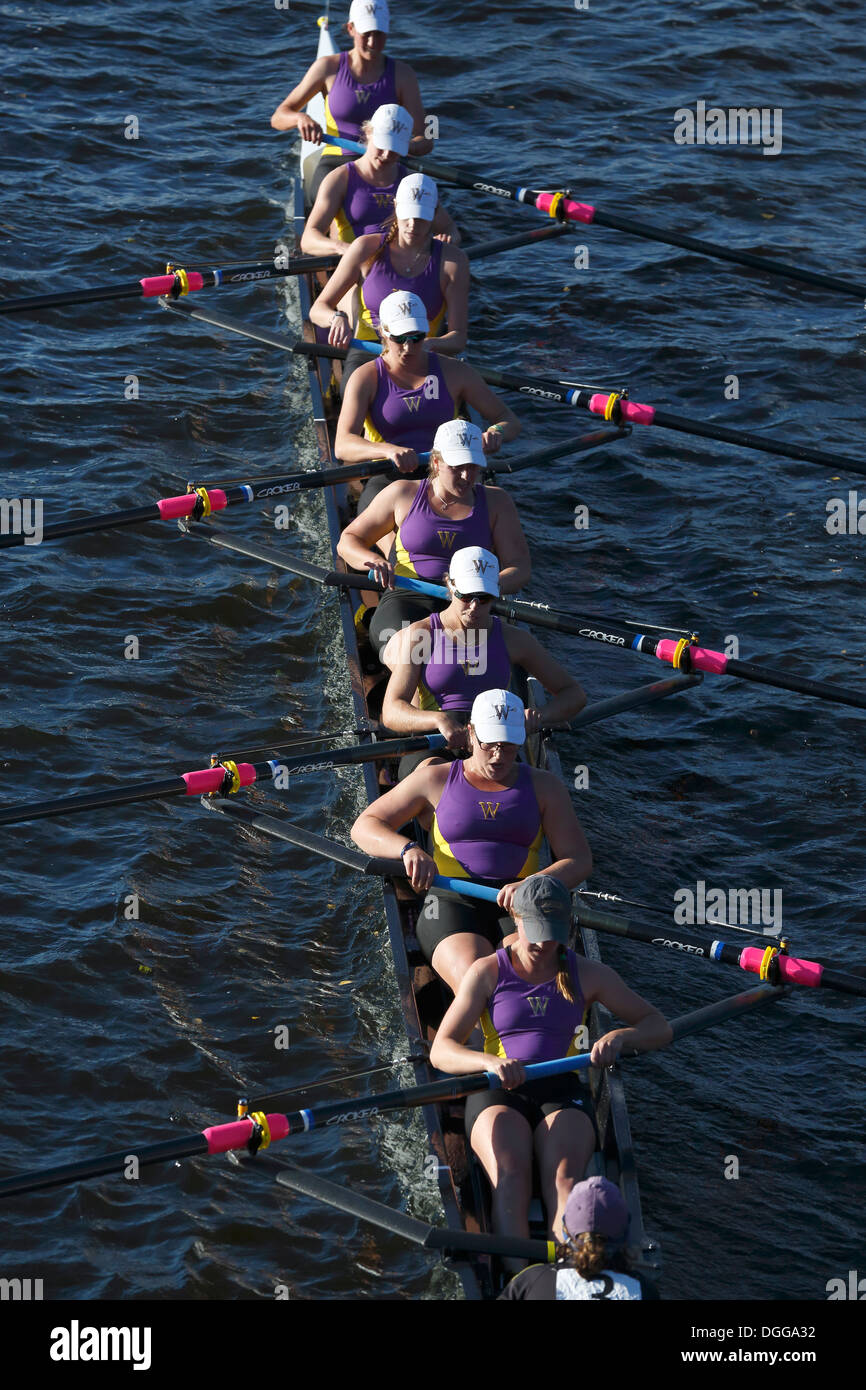 Stiftskirche Frauen Achter-crew, Leiter des Charles Regatta, Cambridge, Massachusetts, USA Stockfoto