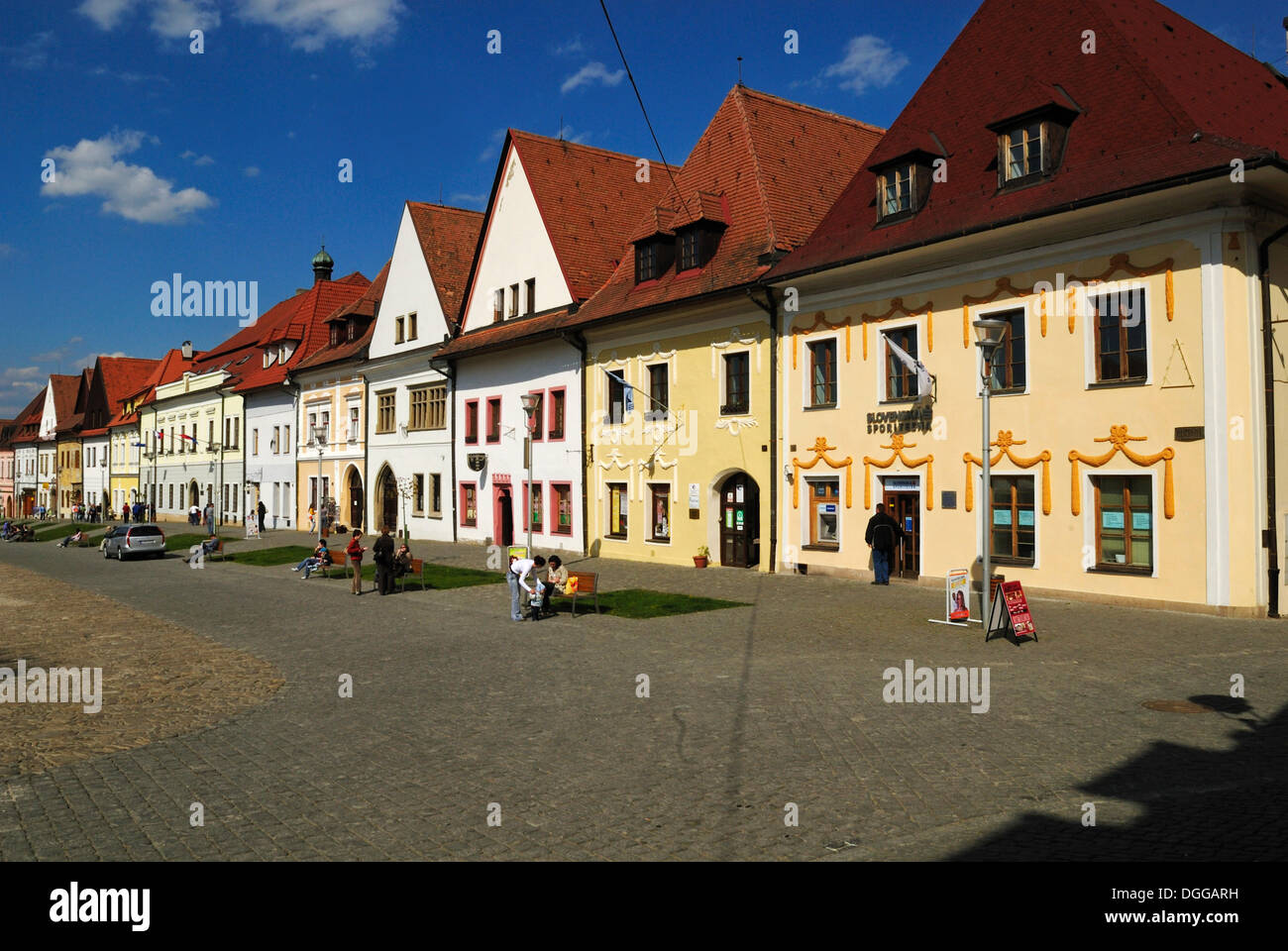 Bunte historischen Häusern in der Stadt Markt Platz Bardejov, UNESCO-Weltkulturerbe, Slowakei, Osteuropa Stockfoto