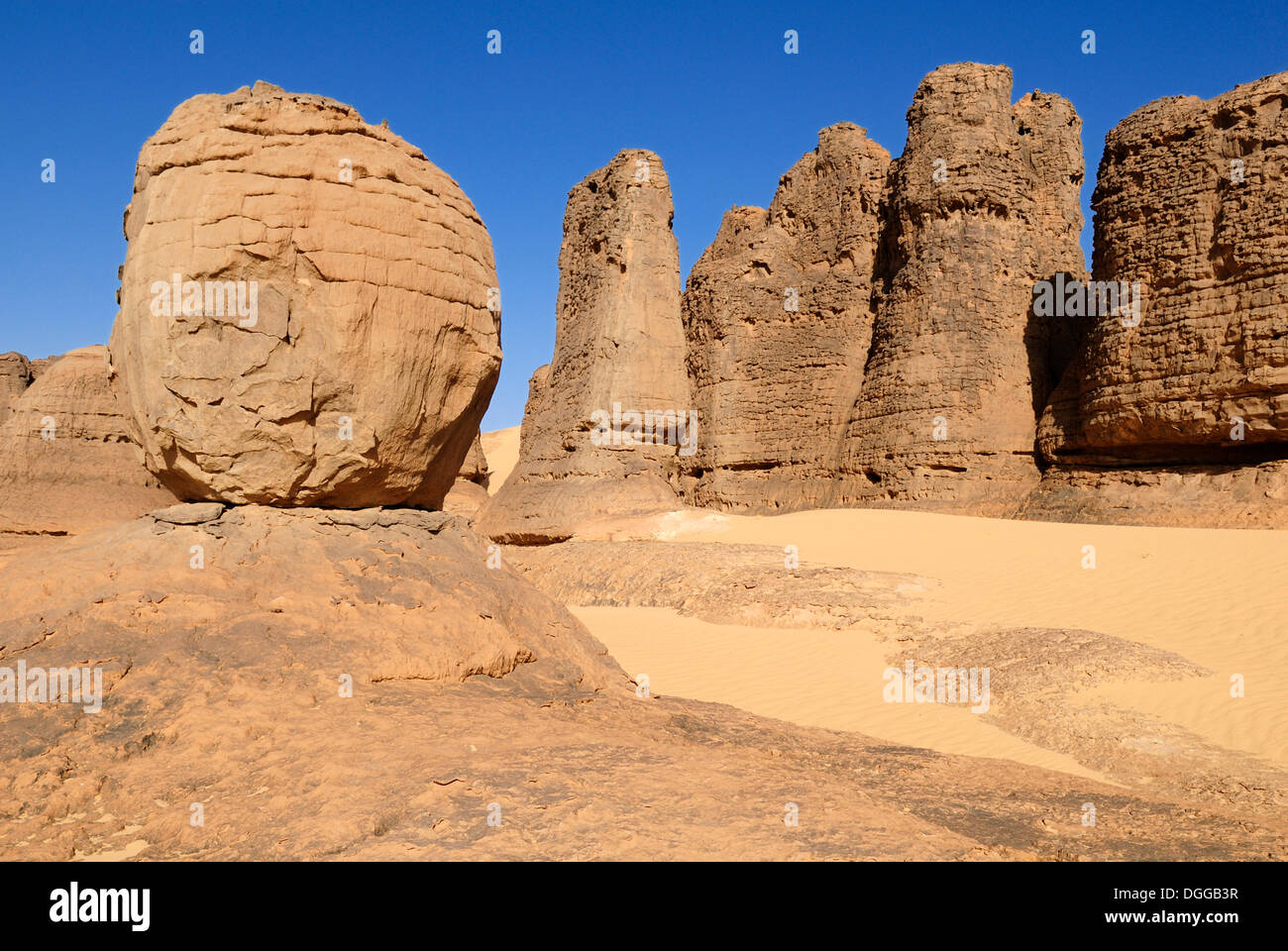 Desert Rock-Formation bei Tin Akachaker, Tassili du Hoggar, Wilaya Tamanrasset, Algerien, Sahara, Afrika Stockfoto