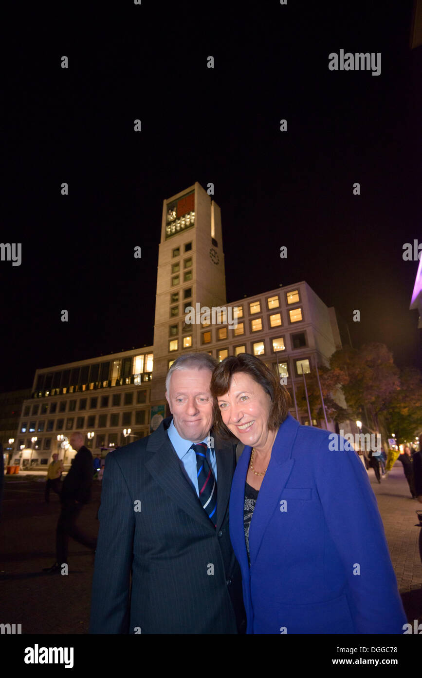 Wahl des Oberbürgermeisters in Stuttgart, der neu gewählte Bürgermeister FRITZ KUHN mit seiner Frau Waltraud Ulshoefer vor der Stockfoto