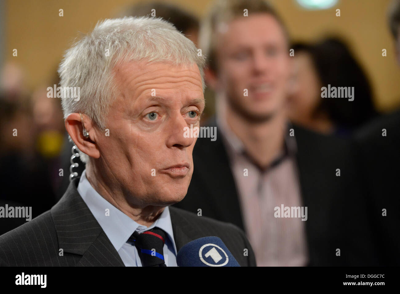 Wahl des Oberbürgermeisters in Stuttgart, der neu gewählte Bürgermeister FRITZ KUHN gibt ein Interview für dem ARD-SWR, Stuttgart Stockfoto