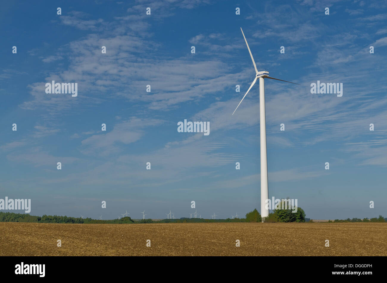 Ein Wind-Kraftwerk in Landwirtschaft Landschaft, Deutschenbora, Sachsen Stockfoto