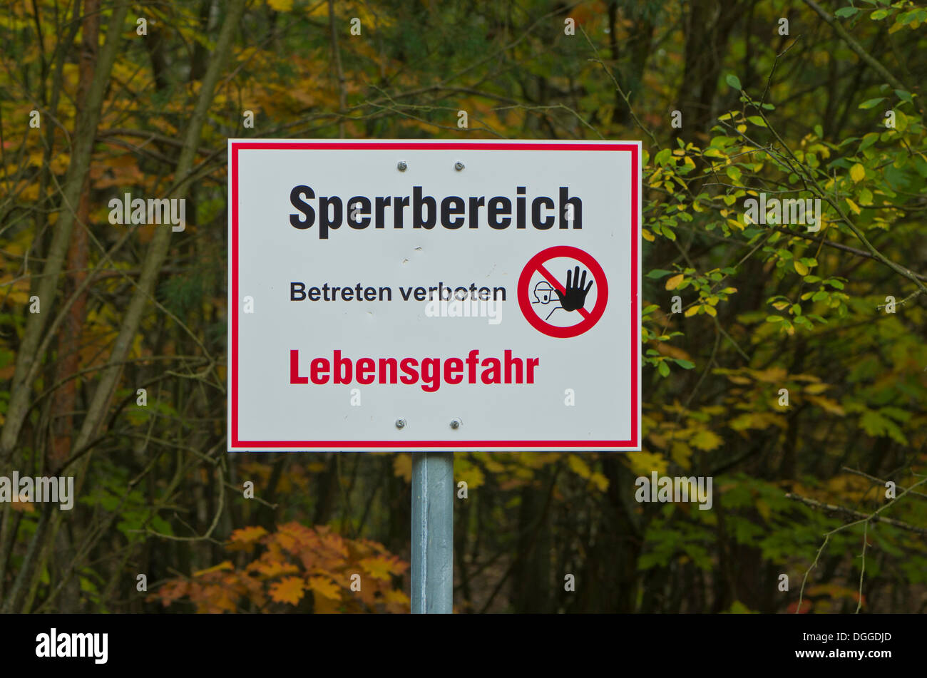 Warnschild "Sperrbereich", verbotenen Bereich, Kettlitz, Brandenburg Stockfoto