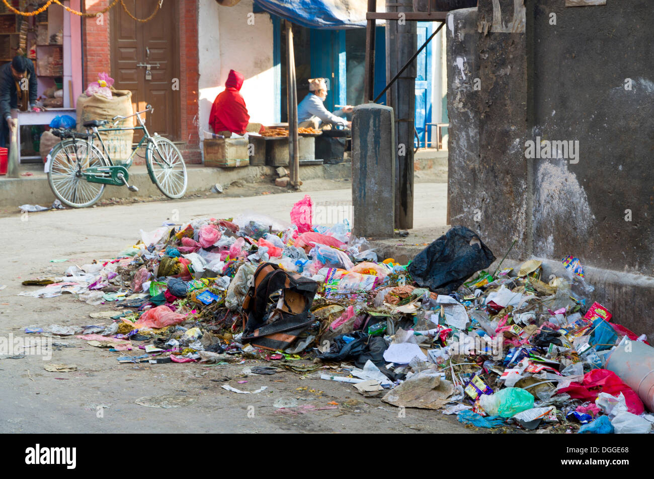 Müll, häufen sich im Stadtteil Straße, Kathmandu, Kathmandu, Bagmati Zone, Nepal Stockfoto
