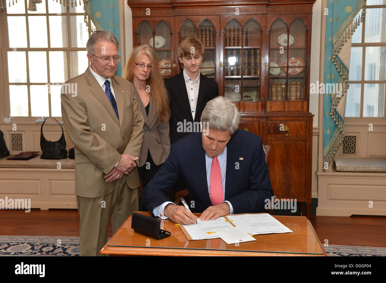 Secretary Kerry Hosts eine Vereidigung für Botschafter McCulley Stockfoto