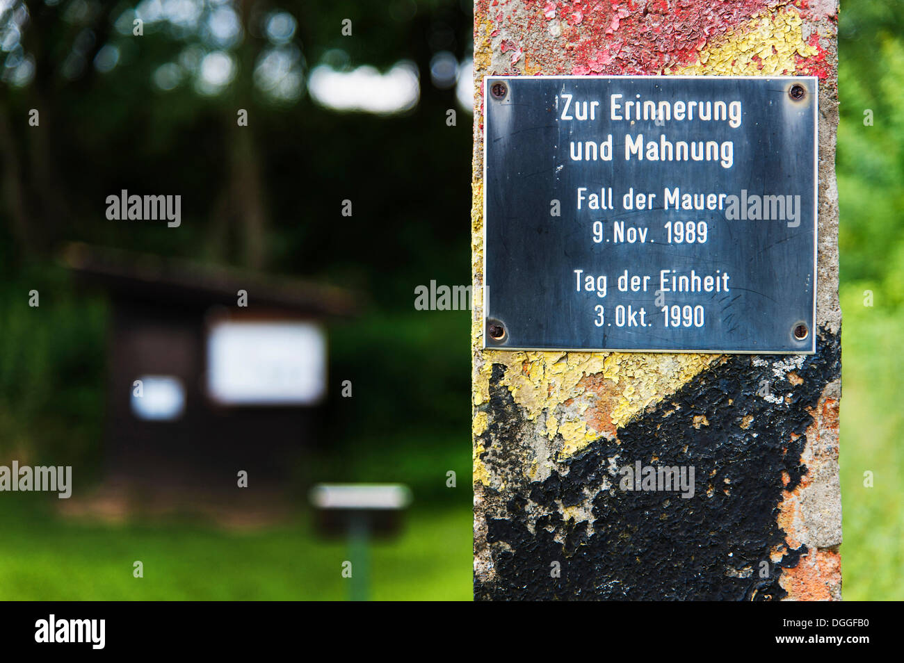 Gedenktafel für den Fall der Berliner Mauer, Museum Grenzhus, Schlagsdorf, Mecklenburg-Vorpommern Stockfoto