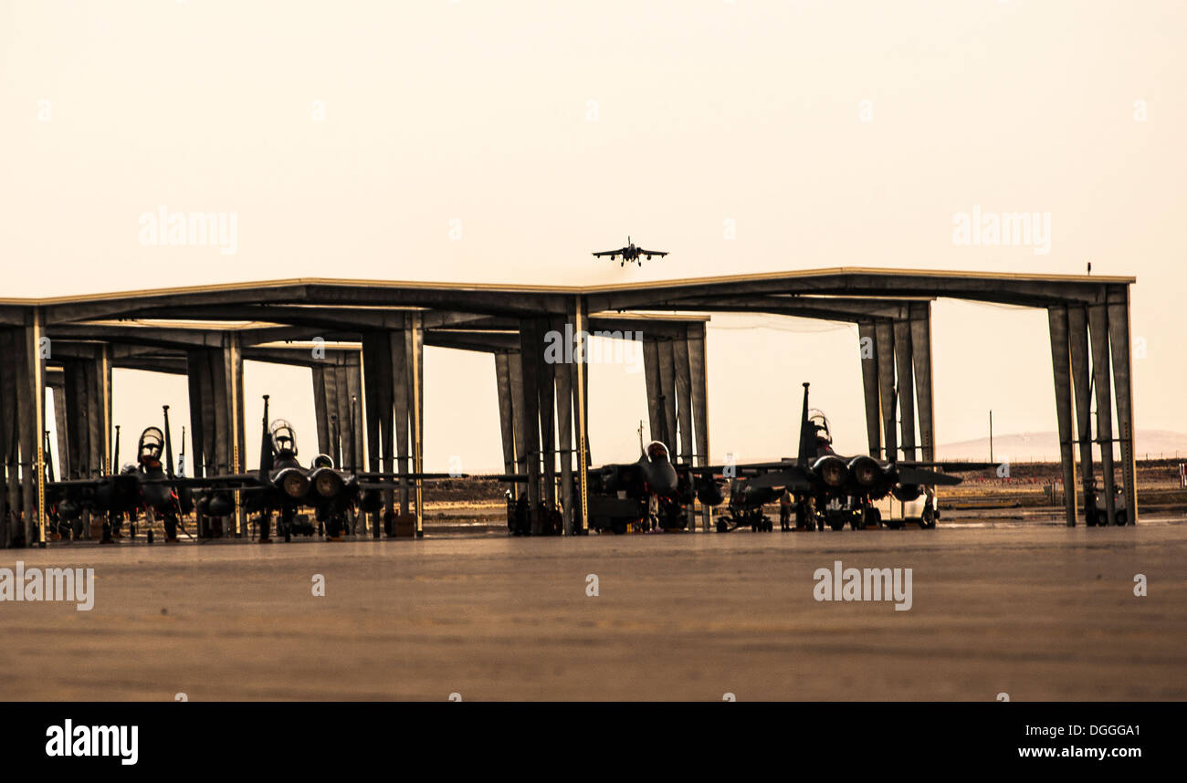 Deutsche Luftwaffe AG-51 Tornado landet in Mountain Home Air Force Base, Idaho, 7. Oktober 2013, während des Trainings Berg Roundup 201 Stockfoto
