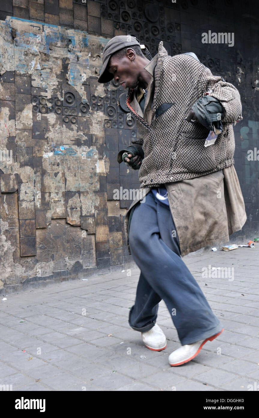 Straßenkind Steet tanzen zu übergeben, die Zeit, Stadtteil Hillbrow, Johannesburg, Südafrika, Afrika Stockfoto