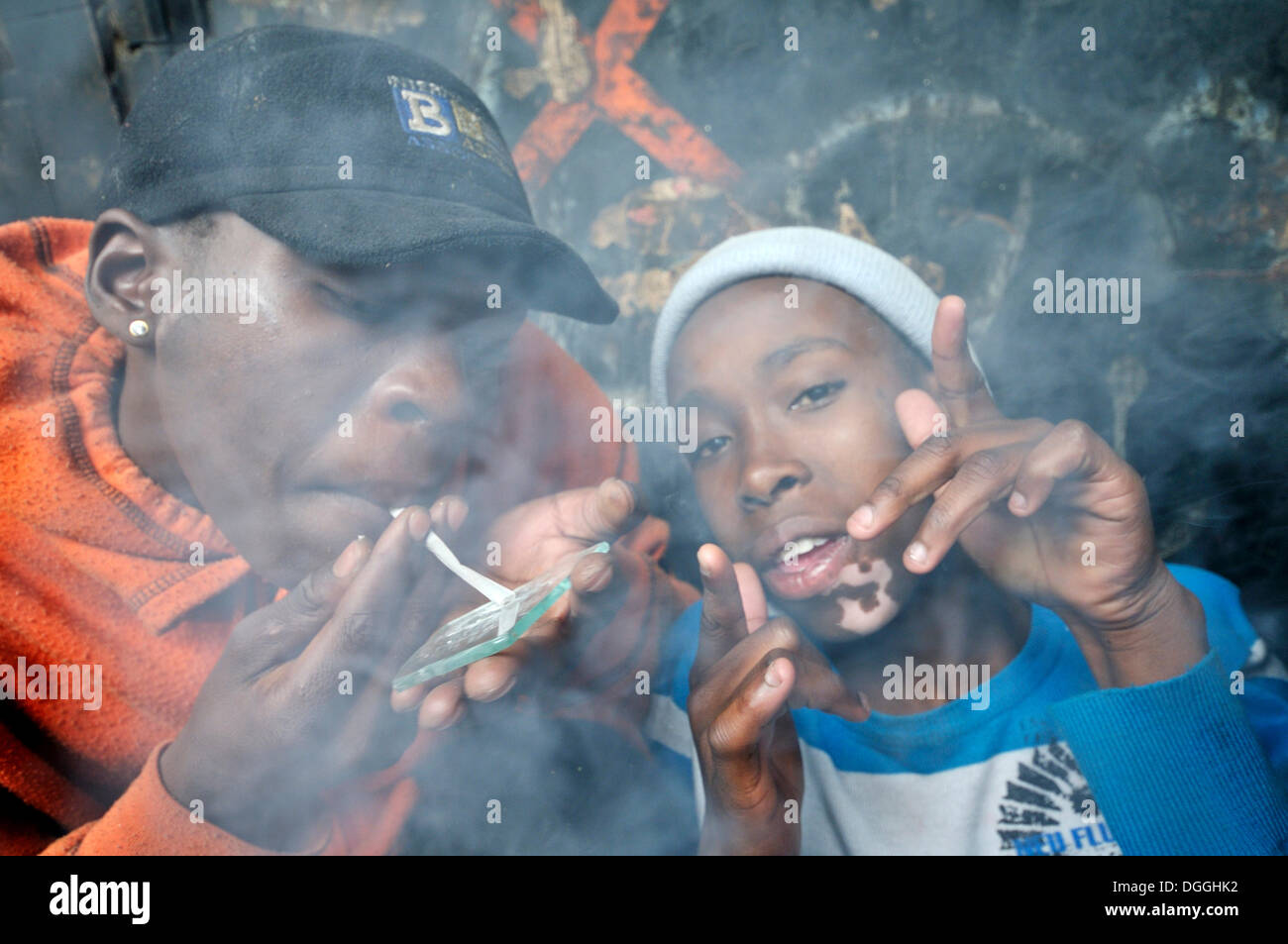 Straßenkinder, konsumieren Drogen, TIC in Hillbrow, Johannesburg, Südafrika, Afrika Stockfoto