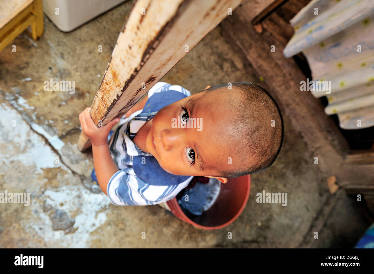 Junge in einer indigenen Gemeinschaft in einem Slum, Mexiko-Stadt, Ciudad de Mexico, Mexiko, Mittelamerika Stockfoto