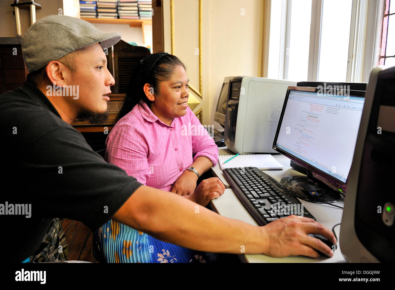 Indigene Frau besucht einen Computerkurs an der nicht-Regierungsorganisation abgestellt in Ciudad de Mexico, Mexiko-Stadt, Mexiko Stockfoto