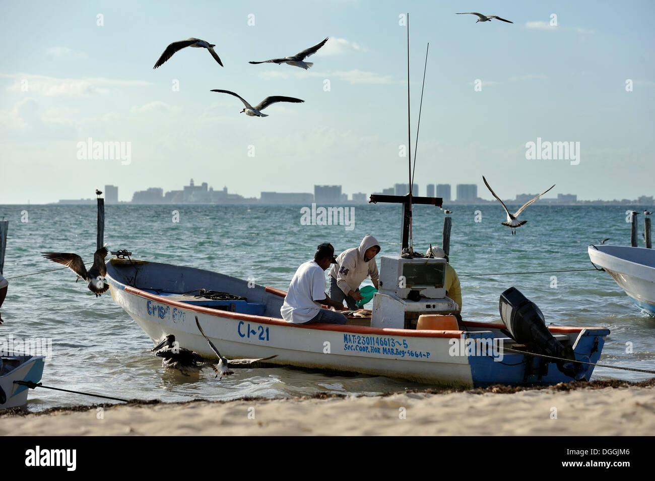 Fischer am Strand von Puerto Juarez früh in den Morgen, Cancun, Halbinsel Yucatan, Quintana Roo, Mexiko, Lateinamerika Stockfoto Fischer am Strand von Puerto Juarez früh in den Morgen, Cancun, Halbinsel Yucatan, Quintana Roo, Mexiko, Lateinamerika Stockfoto