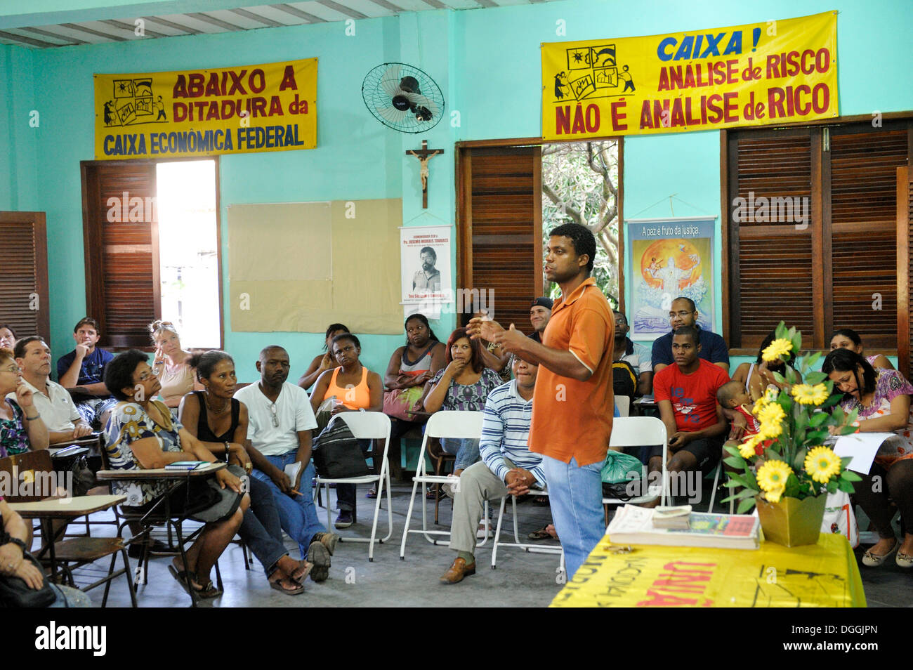 Montage des "Esperanca 2" Kooperative in einen Gemeinschaftsraum in der Shangri-Lá-Siedlung, die bald beginnen wird, mit der Stockfoto
