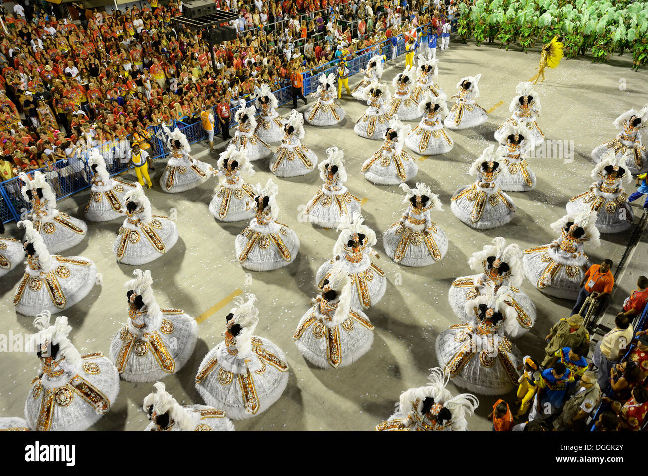 Tänzerinnen tragen weiten Röcke, Bahianas, Parade der Samba Schule Unidos da Tijuca, unter dem Motto "verzaubert Deutschland" Stockfoto