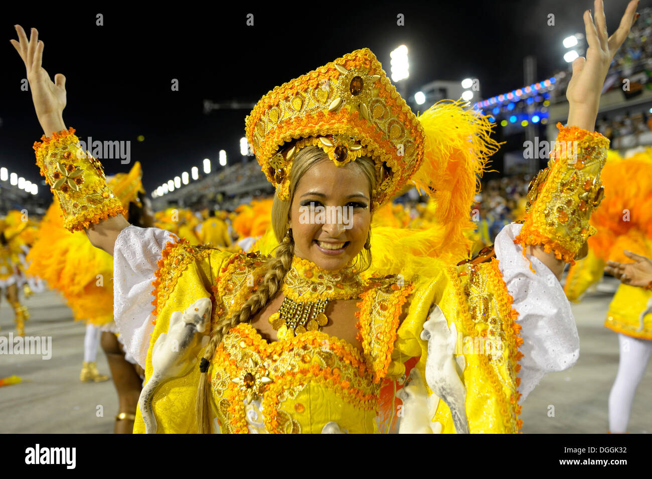 Fenmale Samba Tänzer, Parade der Samba Schule Unidos da Tijuca, unter dem Motto "verzaubert Deutschland", Sambodromo, Rio De Janeiro Stockfoto