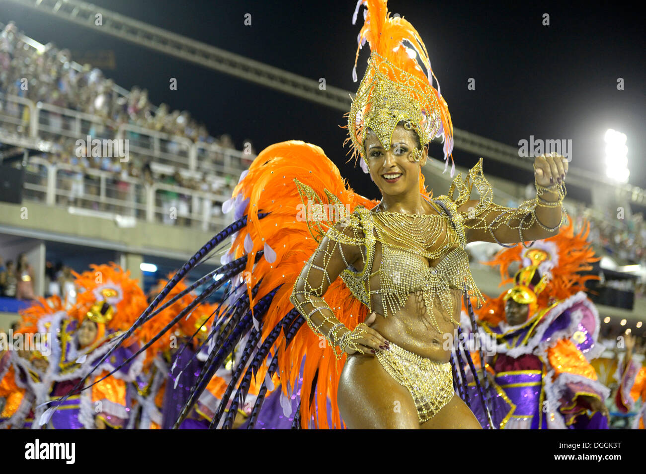 Samba-Tänzer, Parade von der Academicos tun Salgueiro Samba-Schule während des Karnevals in Rio De Janeiro 2013 feiern Stockfoto