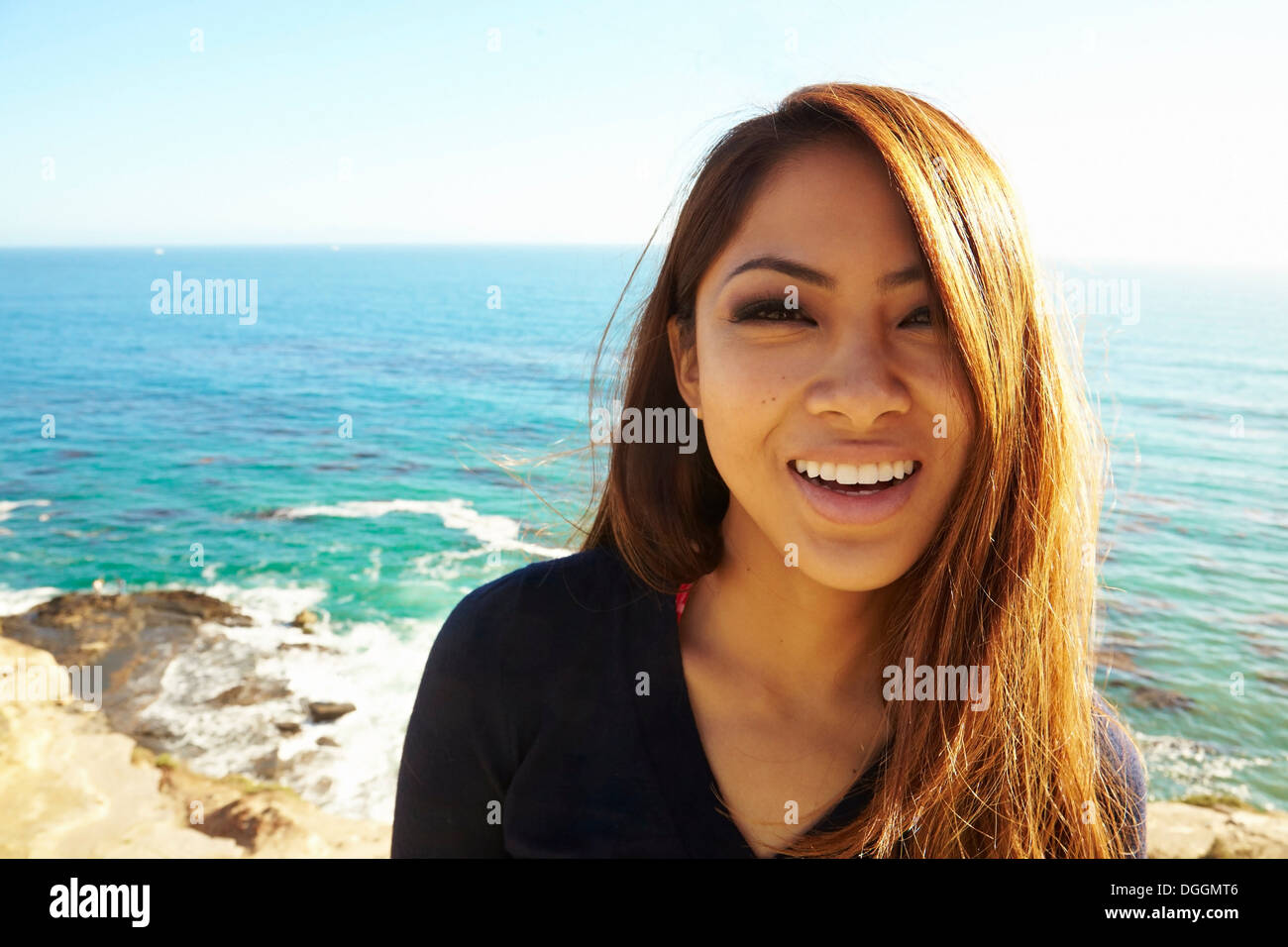 Porträt der jungen Frau lächelnd, Palos Verdes, Kalifornien, USA Stockfoto