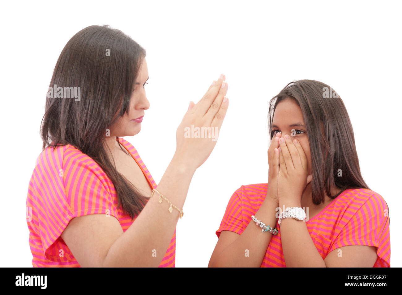 Mutter vorbereiten, ihre Tochter ins Gesicht zu schlagen Stockfoto