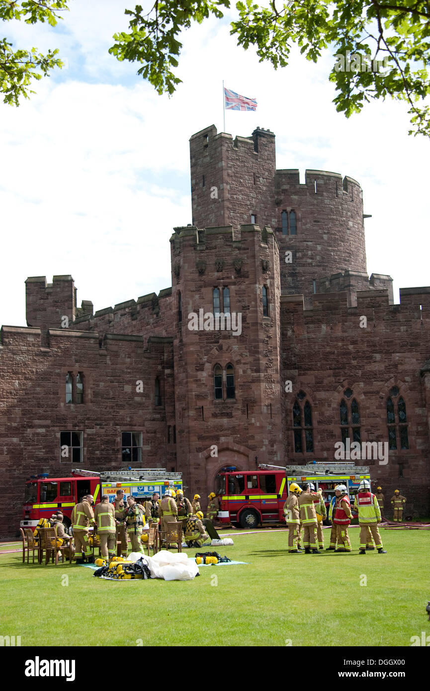 Englisch-Burg auf Feuerwehrfahrzeuge Feuerwehr LKW Brand Stockfoto