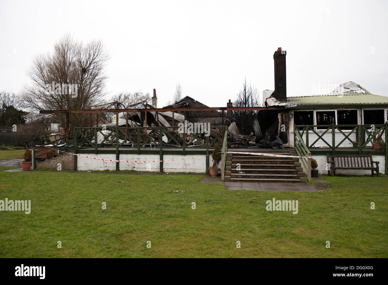 Cricket Pavillon Club Haus Feuer Brandstiftung ausgebrannt Stockfoto