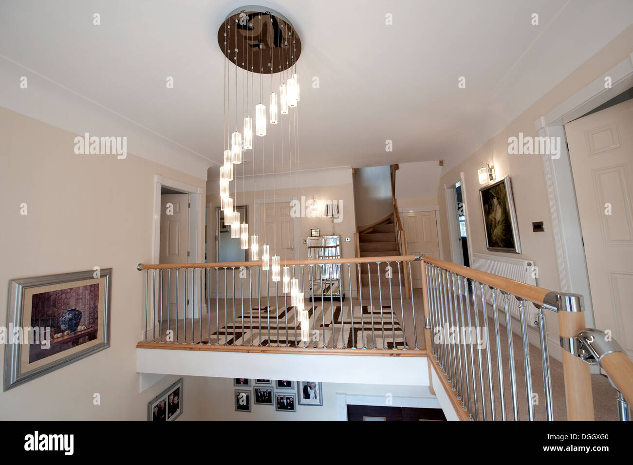 Ultra moderne Eingangshalle Landung Leuchte Spirale Stockfoto