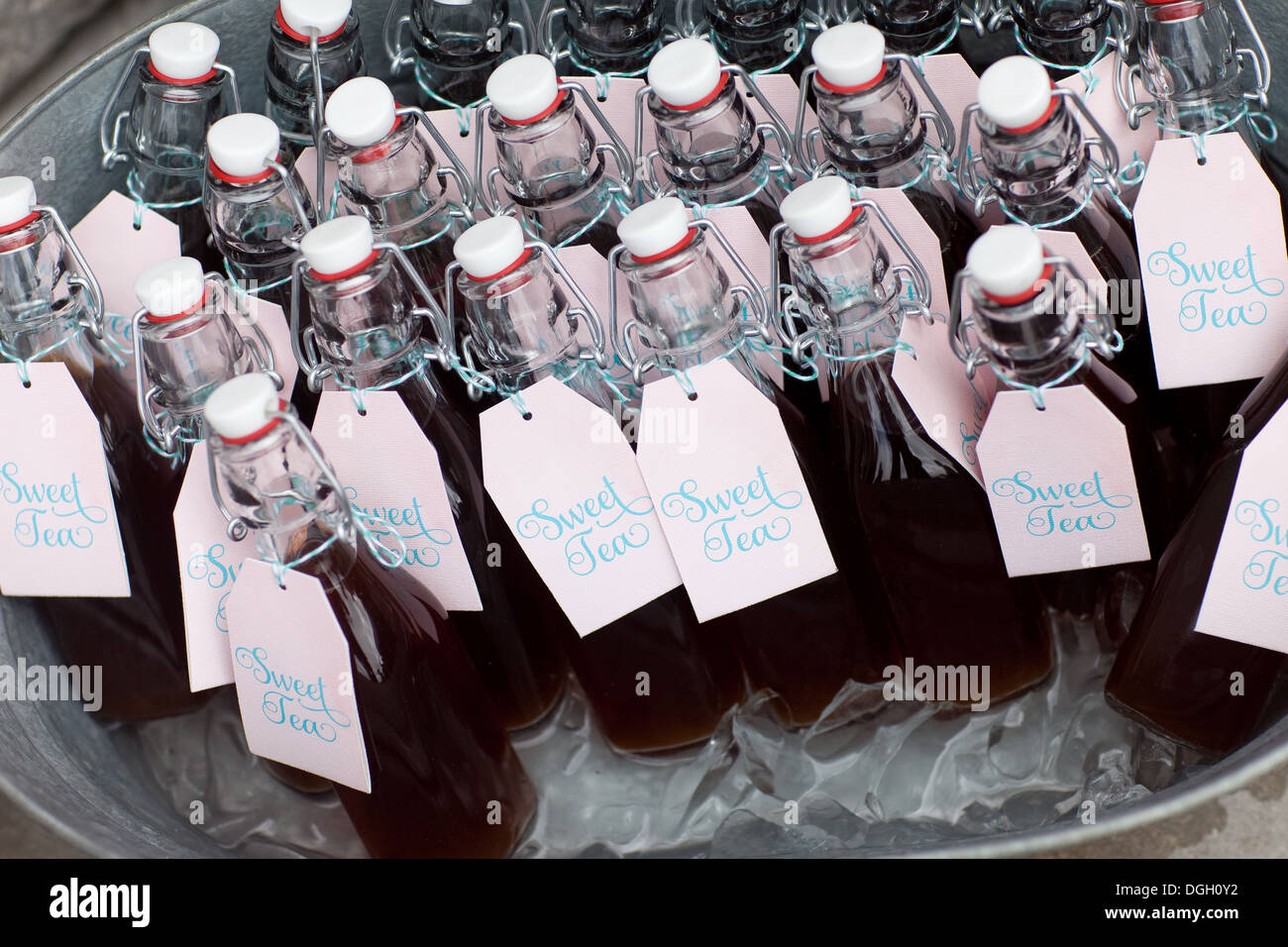 Flaschen des süßen Tees Stockfoto