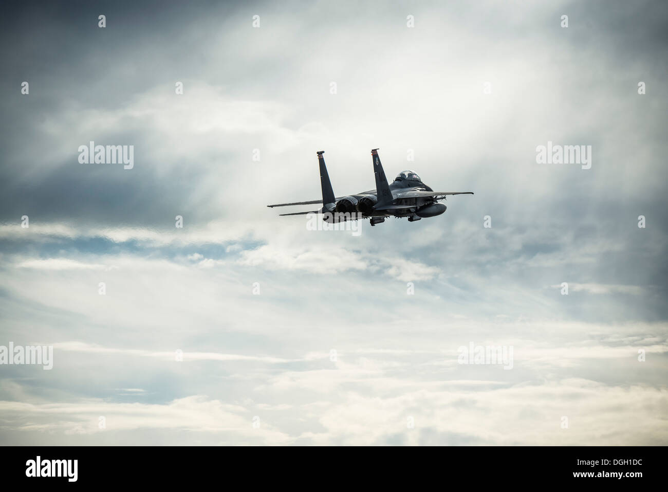 Ein US-Air Force F-15E Strike Eagle zieht in Mountain Home Air Force Base, Idaho, 16. Oktober 2013. Der Flug war Teil des Berges Roundup, eine massive Multi-service, multi-nationalen Bewegung. Stockfoto