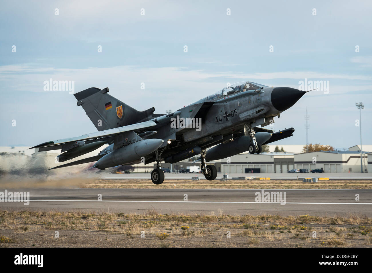 Eine deutsche Luftwaffe AG-51 Tornado zieht in Mountain Home Air Force Base, Idaho, 16. Oktober 2013. Der Flug war Teil des Berges Roundup, eine massive Multi-service, multi-nationalen Bewegung. Stockfoto