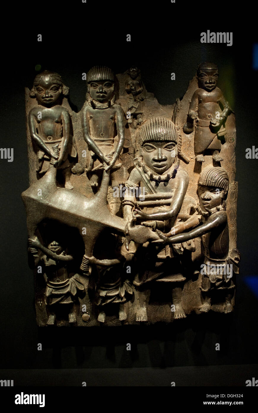 Messingplatten, die Oba (König) mit anderen Menschen zu zeigen. Benin, Edo, Nigeria, Aprox. 1500-1600 N. CHR. Stockfoto