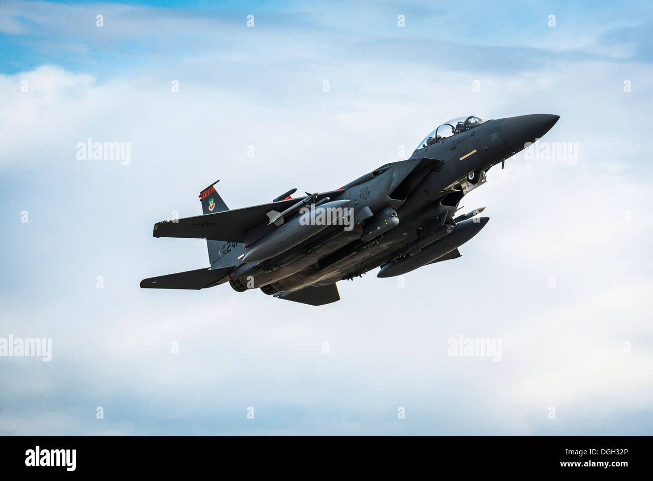 Ein US-Air Force F-15E Strike Eagle zieht in Mountain Home Air Force Base, Idaho, 16. Oktober 2013. Der Flug war Teil des Berges Roundup, eine massive Multi-service, multi-nationalen Bewegung. Stockfoto