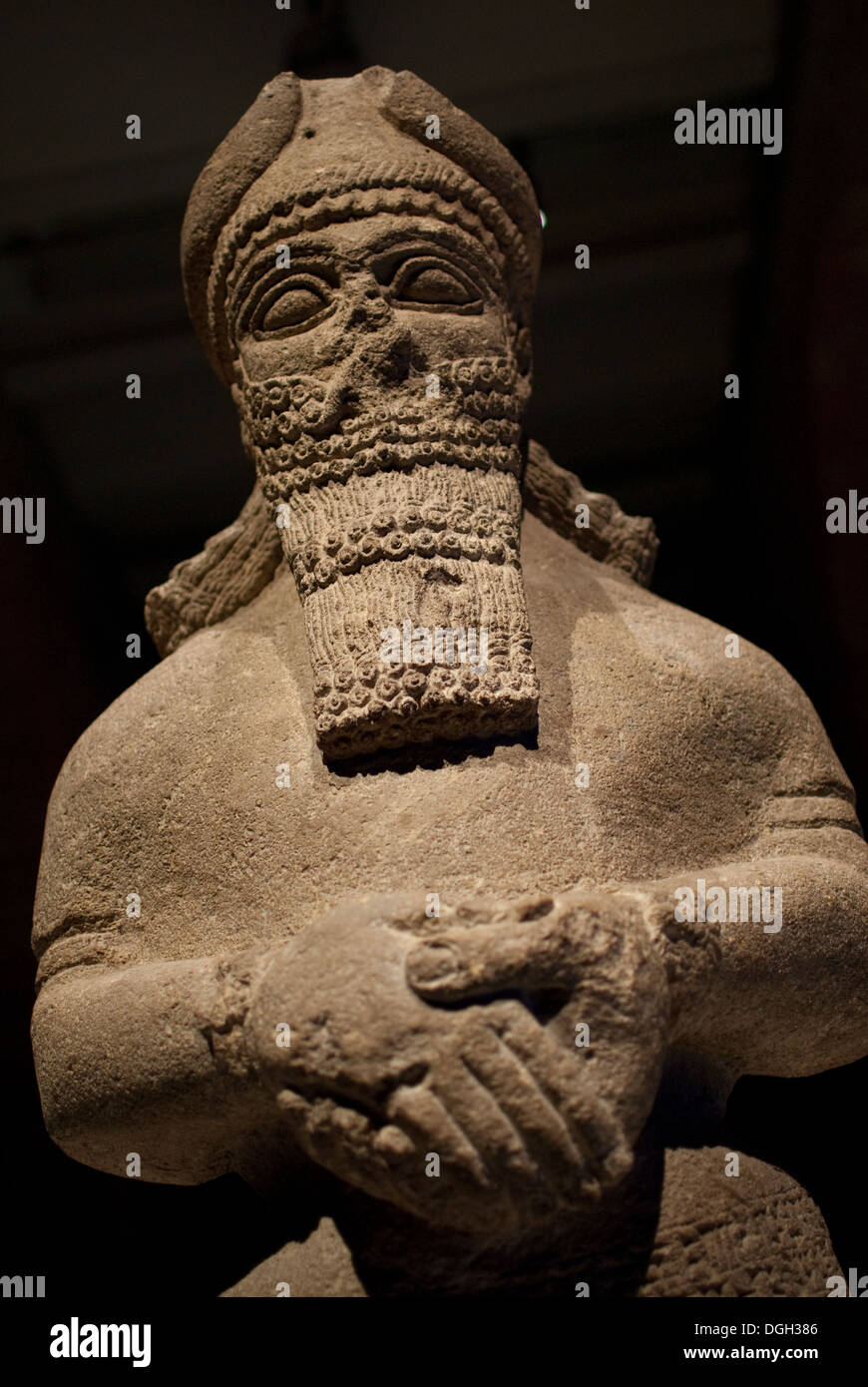 Stein Figur eines damit verbundenen Gottes aus Nimrud (alte Kalhu), Nord-Irak. Neo-assyrischen, ca. 811-783 v. Chr. Stockfoto