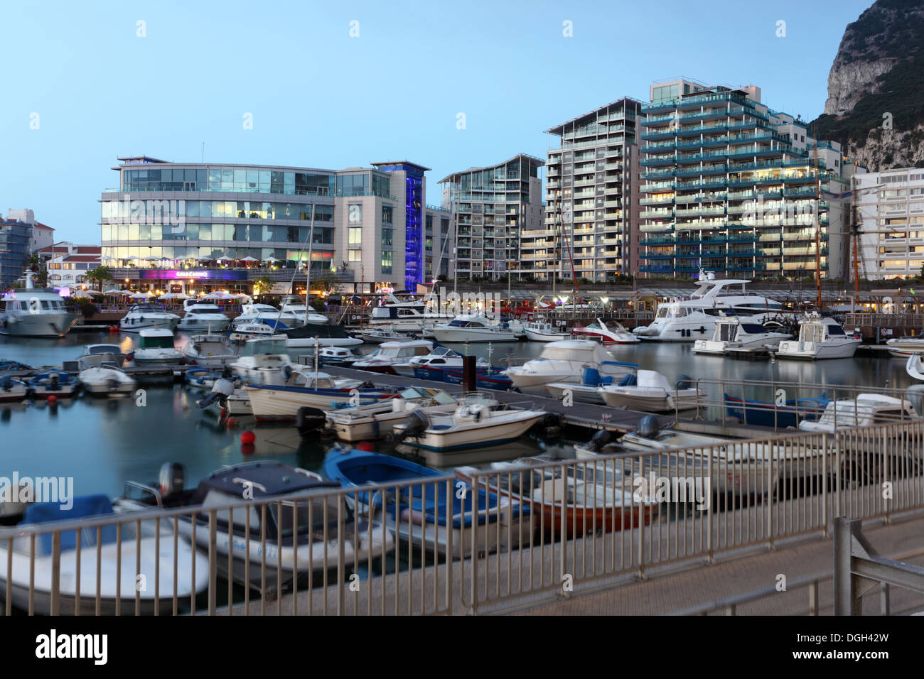 Das Ocean Village Marina in Gibraltar Stockfoto