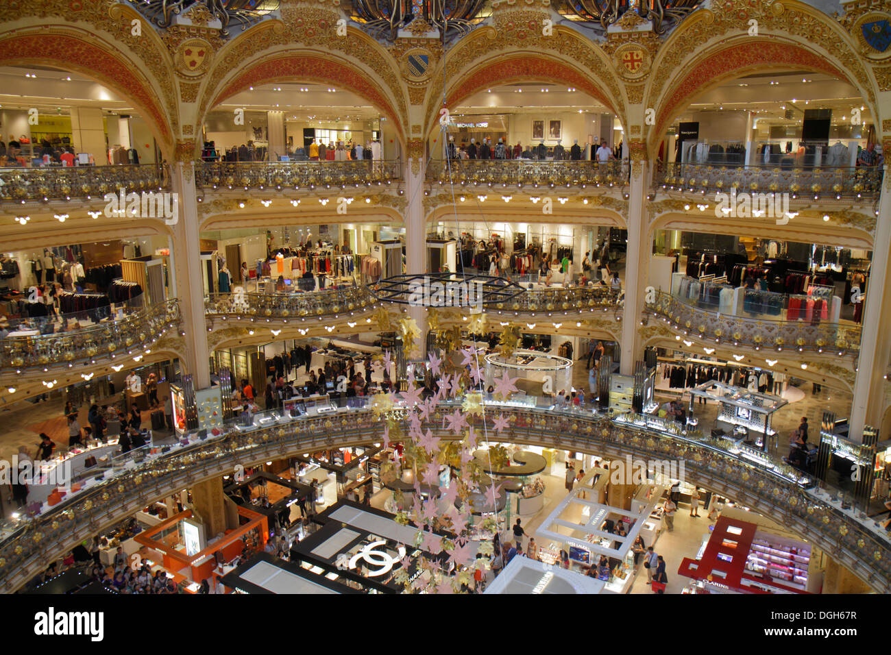 Paris Frankreich,Europa,Französisch,9. Arrondissement,Boulevard Haussmann,Galerien Lafayette,Kaufhaus,Shopping Shopper Shopper Shopper Shops Market Mark Stockfoto