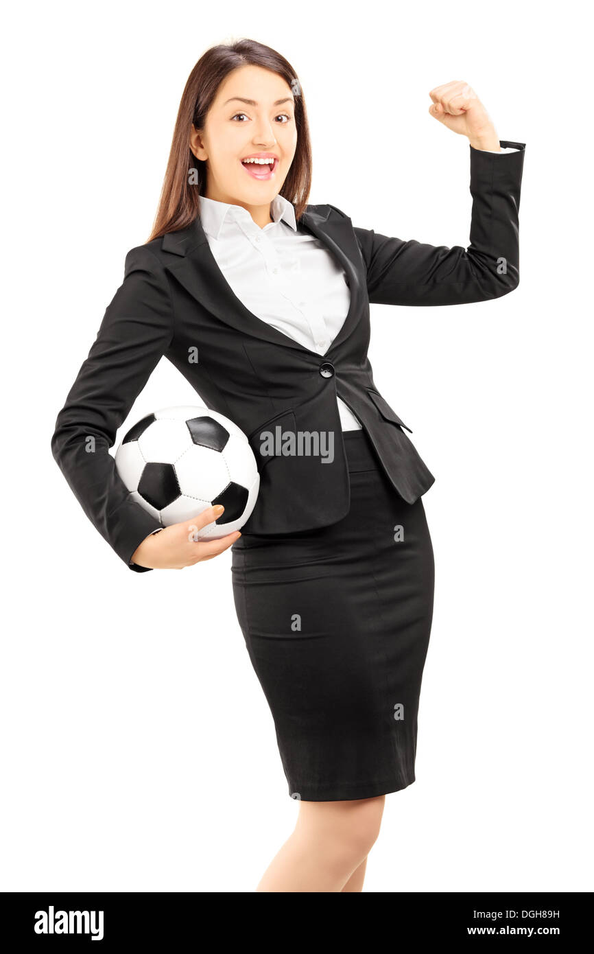 Euphorische Geschäftsfrau hält einen Fußball und gestikulierte Glück Stockfoto