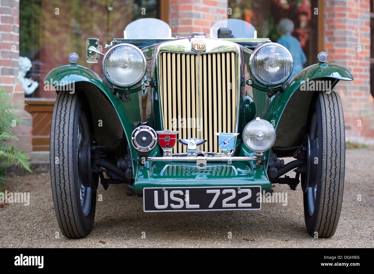 Oldtimer MG Roadster in British Racing Green Stockfoto