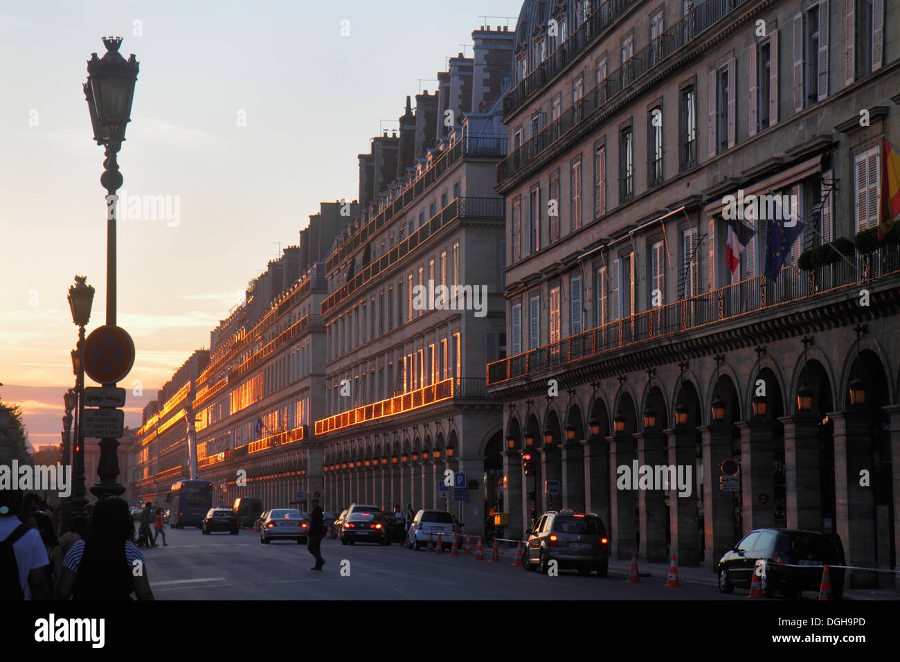 Paris Frankreich, Europa, Französisch, 1. Arrondissement, Rue du Rivoli, Laternenpfosten, Haussmann Eigentumswohnung, Wohnanlage, Wohnung, Wohnungen, Wohnungen, Gebäude, Gebäude Stockfoto