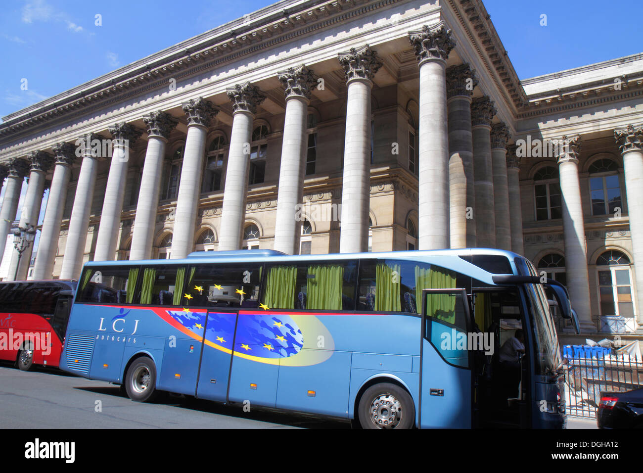 Paris Frankreich,Europa,Französisch,2. Arrondissement,Place de la Bourse,Bourse de Paris,Börse für historische Geschichte,Palais Brongniart,Reisebus,Reisebus,Reisebus,c Stockfoto