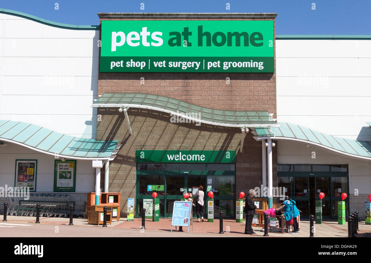 Haustiere zu Hause speichern - Friern Barnet Retail Park - London Stockfoto