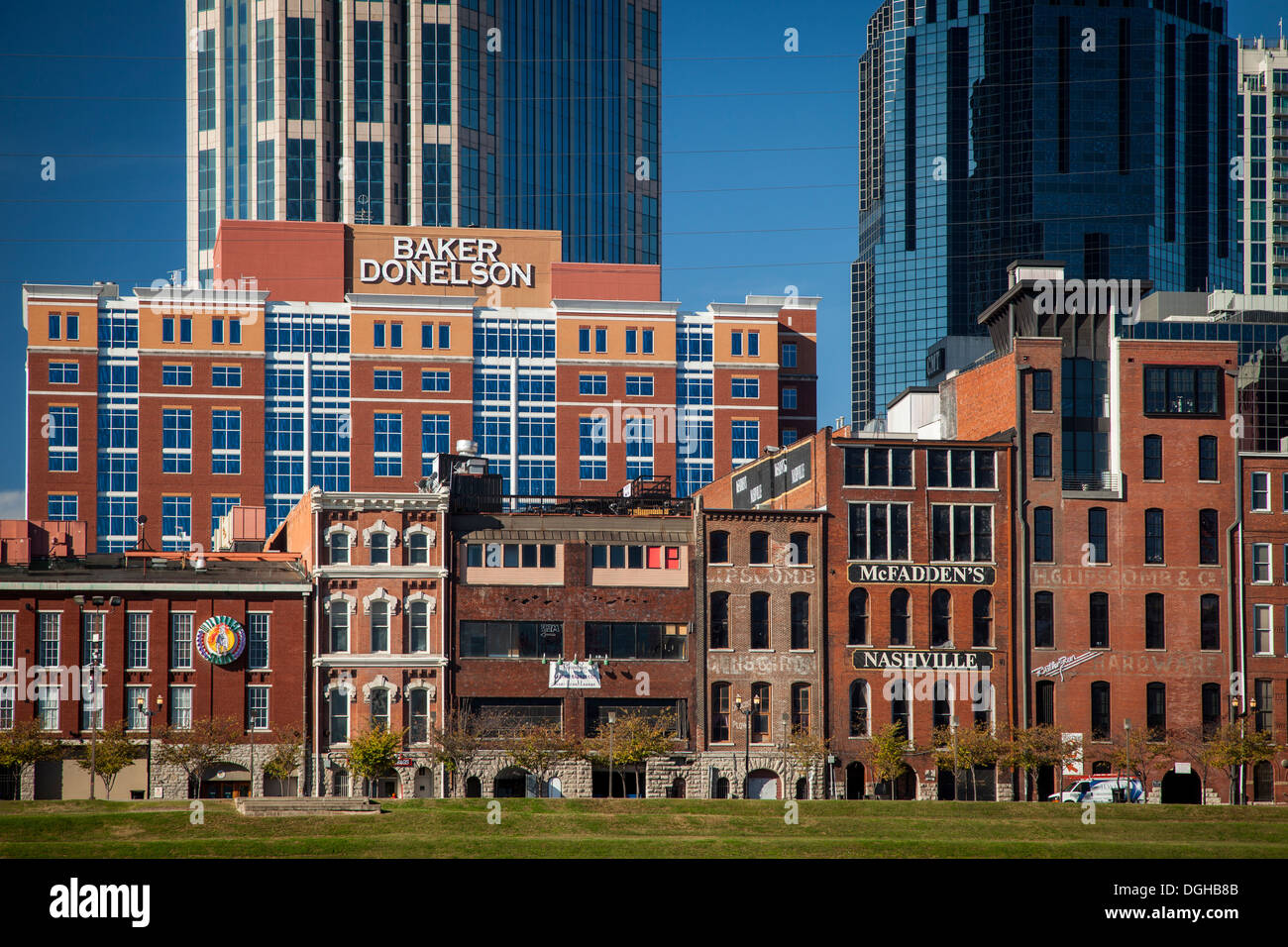 Historischen Backsteinbauten säumen die Ufer in der Innenstadt von Nashville Tennessee, USA Stockfoto