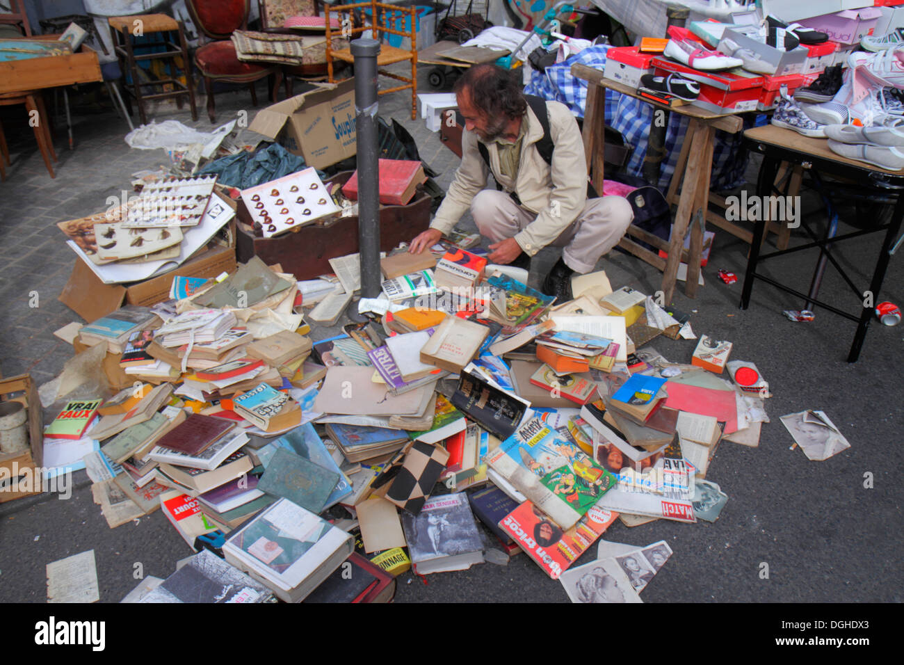 Paris Frankreich,Europa,Frankreich,18. Arrondissement,Les Marche aux Puces de Saint-Ouen,Puces Flea Shopping Shopper Shopper Shopper shoppen shoppen shoppen Geschäfte Märkte Märkte Marke Stockfoto